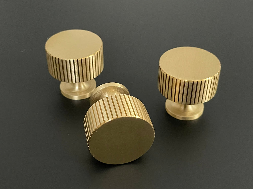 
                  
                    Brando - Modern Solid Brass Cabinet Knob and Pull with Linear Accent
                  
                